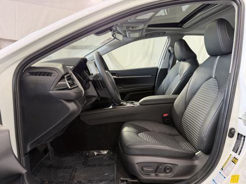 Used 2022 Toyota Camry SE w/ Cold Weather Package AWD/4WD image 9