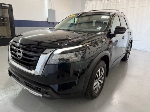 Used 2025 Nissan Pathfinder SL AWD/4WD image 37