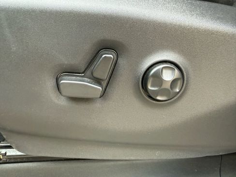 Used 2017 Chrysler Pacifica Limited image 10