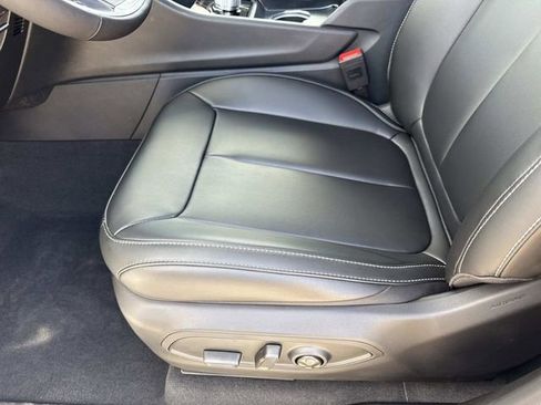 New 2025 Jeep Grand Cherokee Limited w/ Black Appearance Package image 19