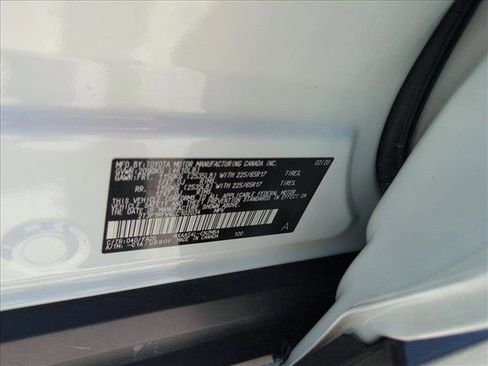 Used 2020 Toyota RAV4 XLE AWD/4WD image 24
