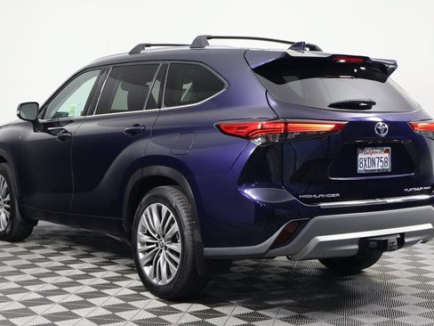 Used 2021 Toyota Highlander Platinum AWD/4WD image 6