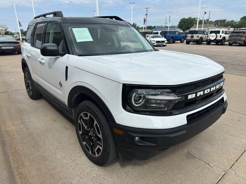 Used 2024 Ford Bronco Sport Outer Banks w/ Tech Package AWD/4WD image 2