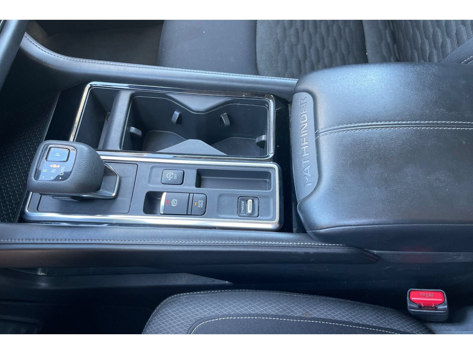 Used 2022 Nissan Pathfinder SV FWD image 32