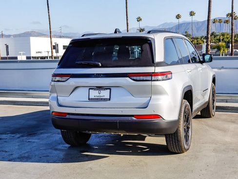 New 2026 Jeep Grand Cherokee Altitude RWD image 9