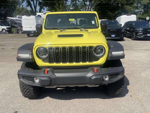 Used 2024 Jeep Gladiator Mojave w/ Convenience Group AWD/4WD image 10