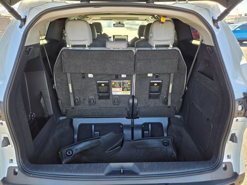 Used 2025 Toyota Sienna XLE FWD image 15
