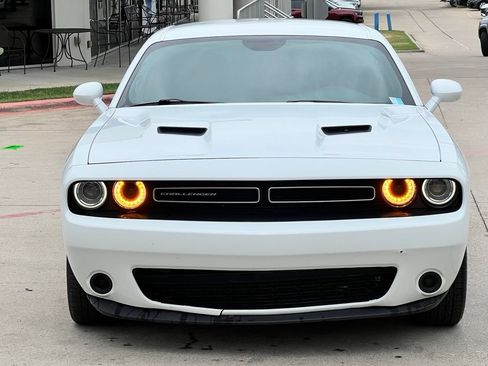Used 2018 Dodge Challenger SXT RWD image 6