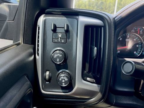 Used 2018 GMC Sierra 1500 SLE w/ SLE Value Package AWD/4WD image 17