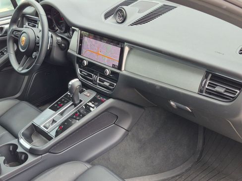 Certified 2026 Porsche Macan AWD/4WD image 27