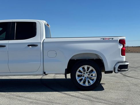 Used 2023 Chevrolet Silverado 1500 Custom image 3