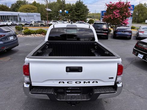 Used 2023 Toyota Tacoma TRD Off-Road w/ Black Out Package (TMS) AWD/4WD image 12