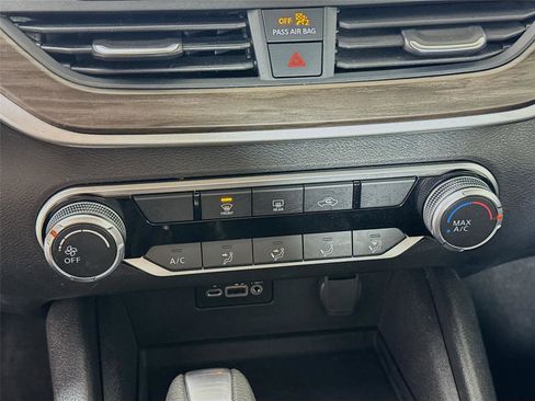 Used 2025 Nissan Altima 2.5 SV image 9