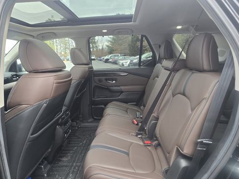 Used 2025 Honda Pilot Elite image 11