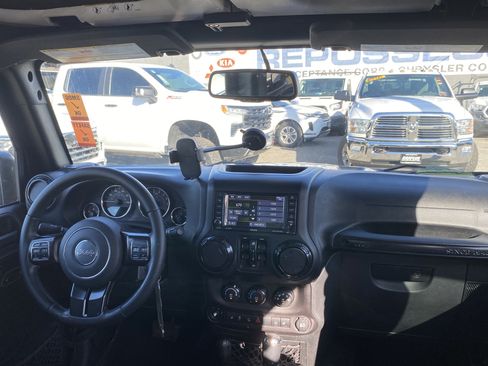 Used 2017 Jeep Wrangler Unlimited Sahara AWD/4WD image 24