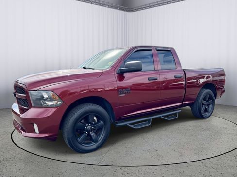 Used 2019 RAM 1500 Express w/ Express Value Package AWD/4WD image 3