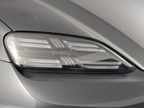 New 2025 Porsche Macan 4S Electric image 15