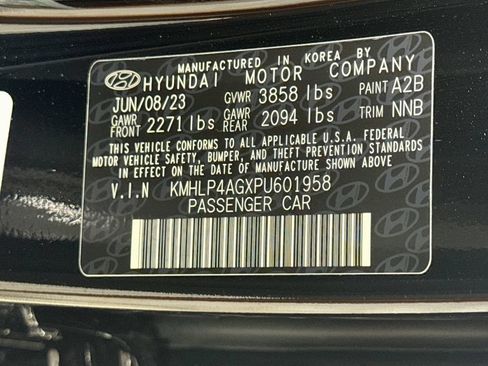 Used 2023 Hyundai Elantra Limited FWD image 17