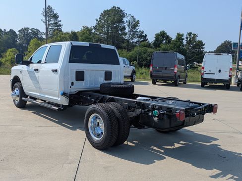 New 2026 RAM 3500 Tradesman w/ Chrome Appearance Group A AWD/4WD image 3