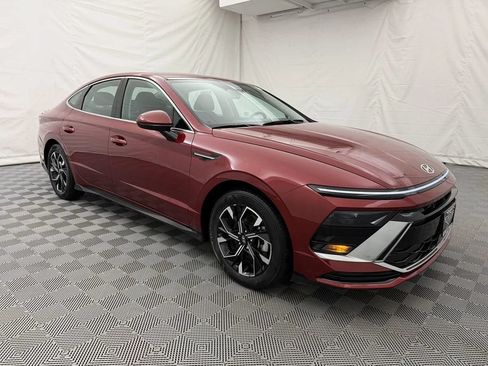 Used 2025 Hyundai Sonata SEL FWD image 3