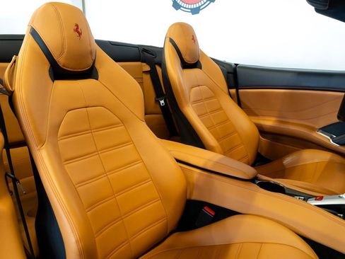 Used 2017 Ferrari California T image 14