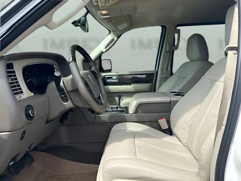 Used 2015 Lincoln Navigator 4WD image 9