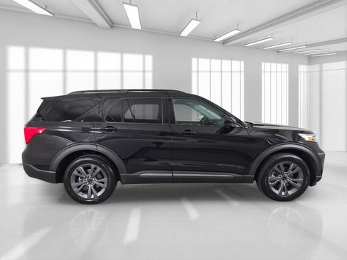 Used 2023 Ford Explorer XLT w/ Equipment Group 202A AWD/4WD image 9