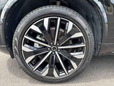 Certified 2025 Volvo XC90 B6 Plus AWD/4WD image 9