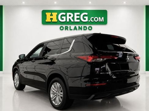 Used 2024 Mitsubishi Outlander ES FWD image 2