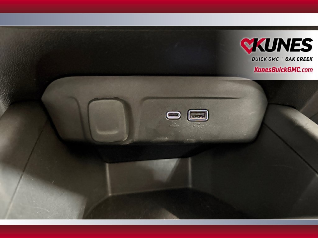 Used 2025 Chevrolet Trax RS FWD image 32