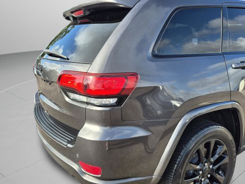 Used 2019 Jeep Grand Cherokee Altitude RWD image 37