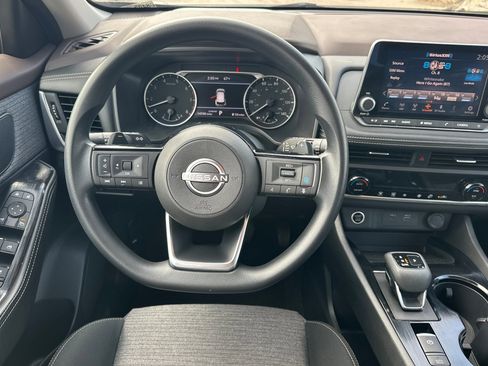 Used 2023 Nissan Rogue SV image 14