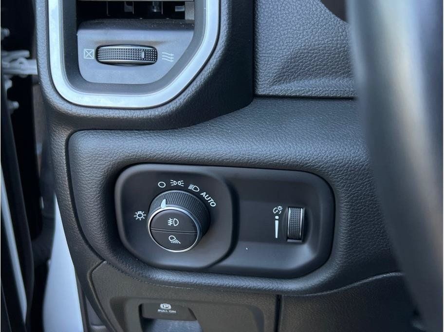 Used 2023 RAM 1500 Big Horn AWD/4WD image 17