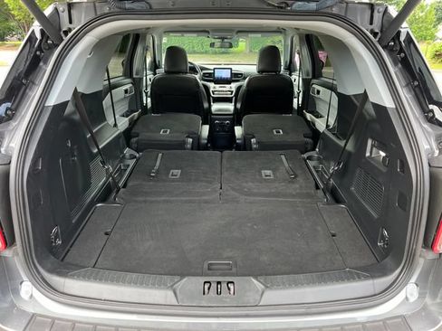 Used 2023 Ford Explorer XLT w/ Equipment Group 202A AWD/4WD image 30