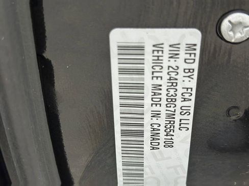 Used 2021 Chrysler Pacifica Touring-L w/ Uconnect Theater Family Group image 28