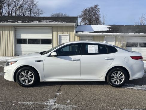Used 2017 Kia Optima LX image 8