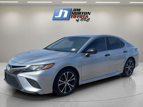 Used 2020 Toyota Camry SE image 1