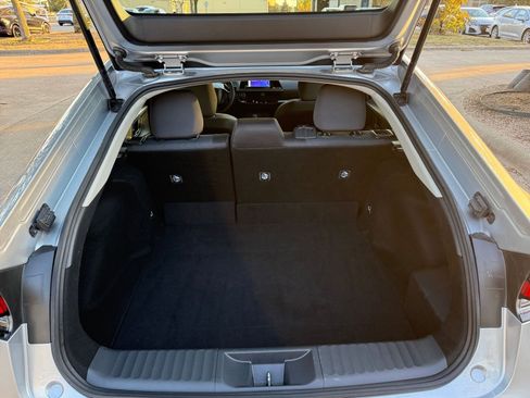 Used 2025 Toyota Prius LE image 31