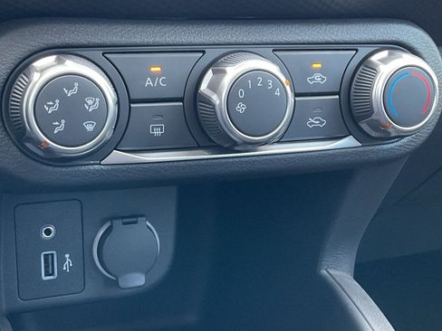 New 2025 Nissan Kicks Play S image 30