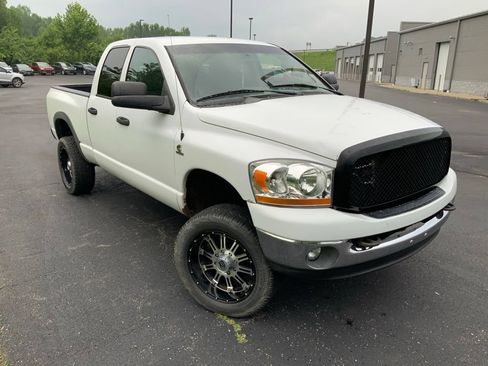 Used 2006 Dodge Ram 2500 Truck SLT AWD/4WD image 2