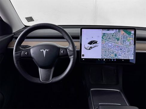 Used 2021 Tesla Model Y Long Range image 12