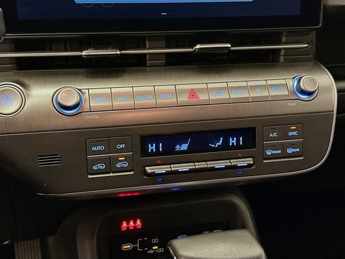 Used 2025 Hyundai Kona SEL image 24