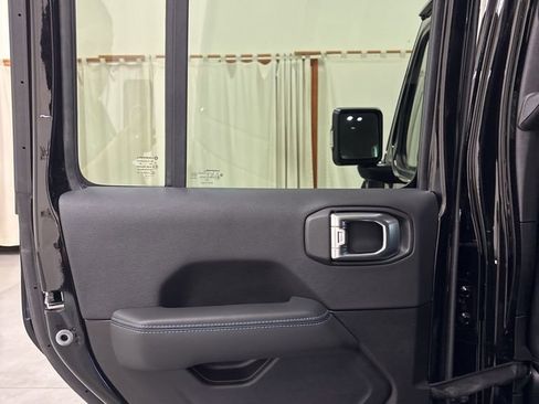 Used 2024 Jeep Wrangler High Altitude image 27