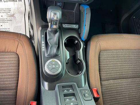 Used 2022 Ford Bronco Outer Banks AWD/4WD image 23