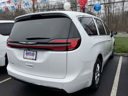 New 2026 Chrysler Pacifica Select FWD image 4