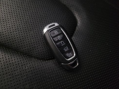 Used 2022 Hyundai Elantra Limited FWD image 32