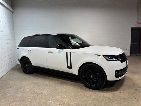 Used 2023 Land Rover Range Rover Long Wheelbase SE image 5