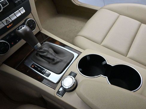 Used 2014 Mercedes-Benz C 250 Luxury image 21