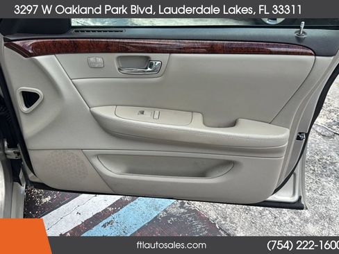 Used 2007 Cadillac DTS w/ Trunk Convenience Package image 52