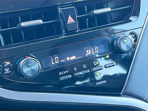 Used 2024 Toyota Camry SE image 15